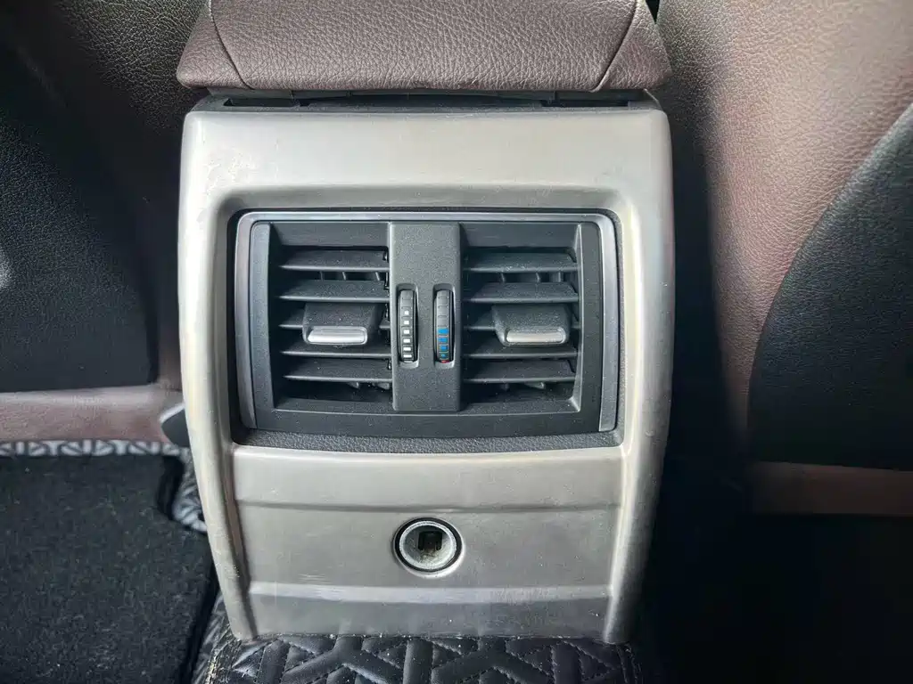 BMW 3 Series 2019 — фото 16