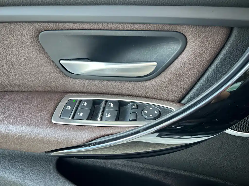 BMW 3 Series 2019 — фото 12