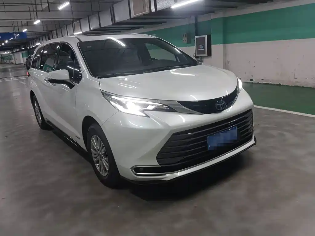 Toyota Sienna 2022 — фото 2