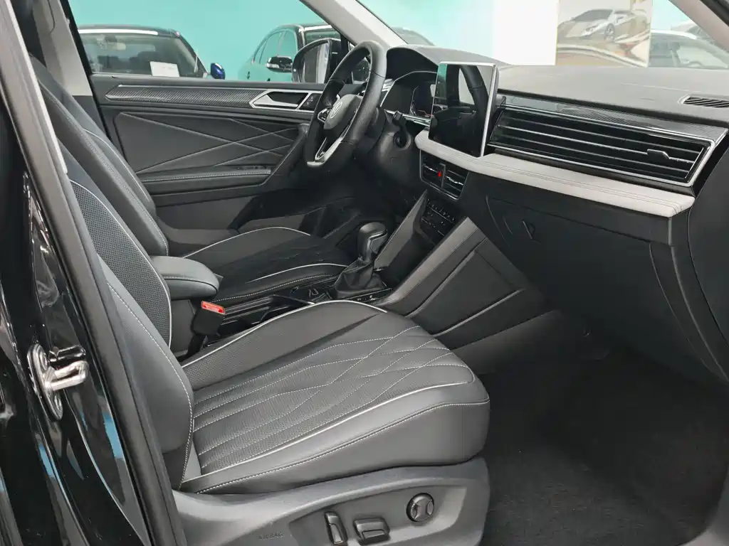 Volkswagen Tiguan L 2023 — фото 14