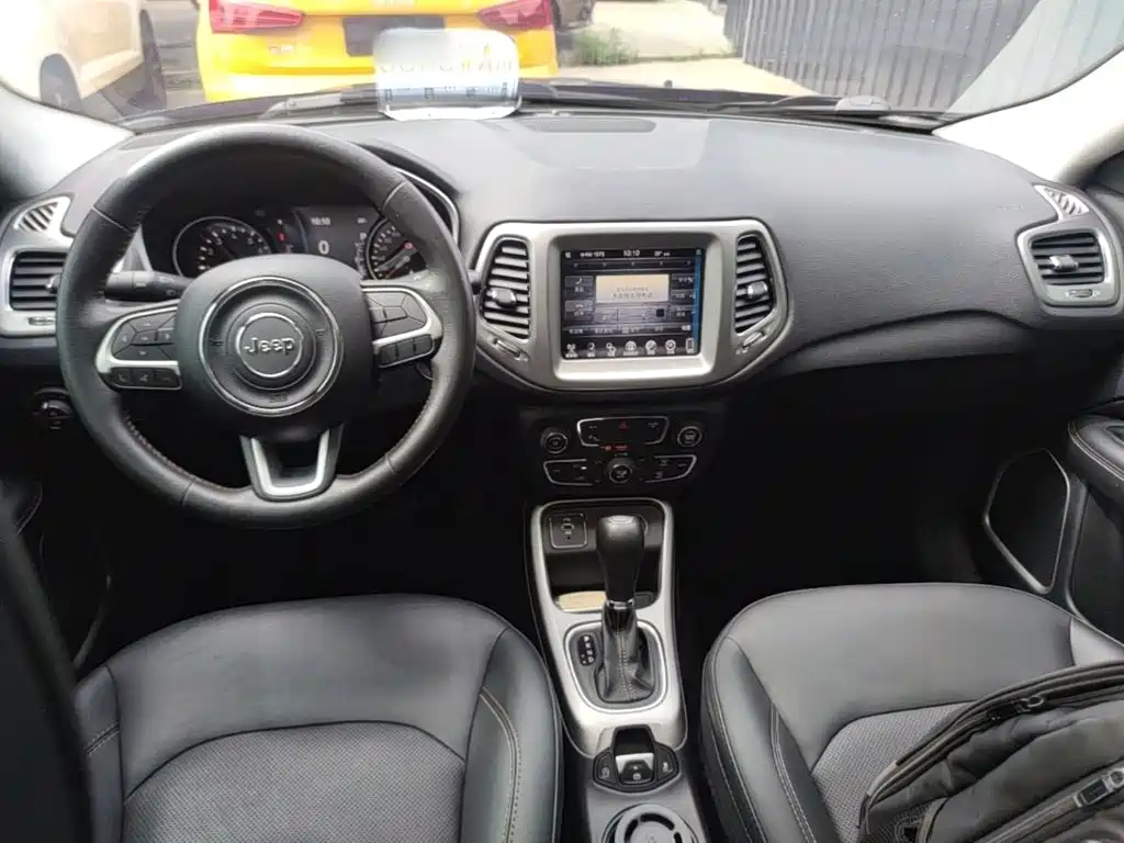 Jeep Compass 2018 — фото 10
