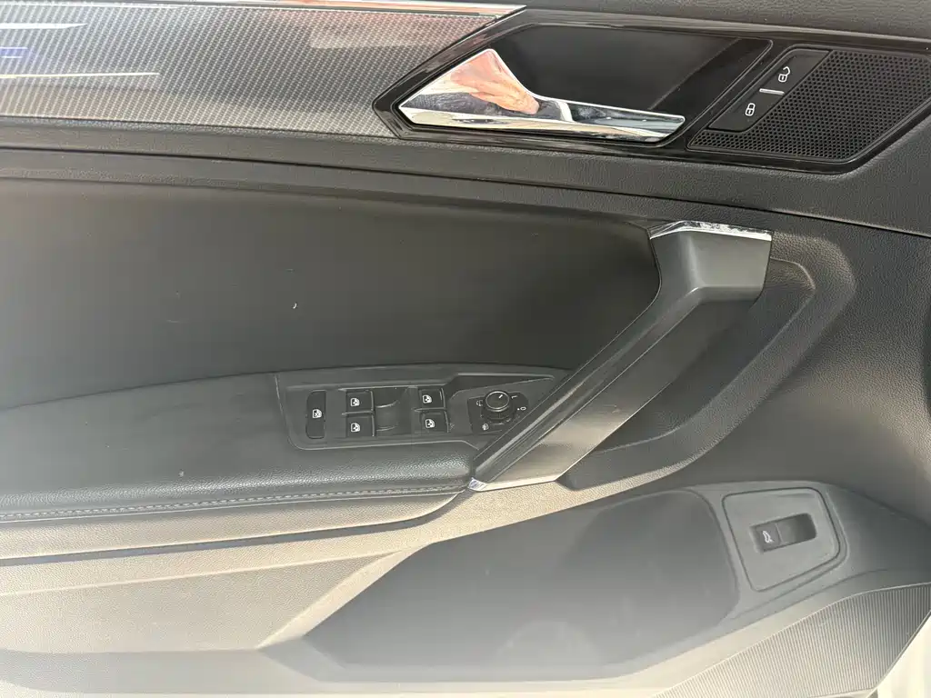 Volkswagen Tiguan L 2021 — фото 13