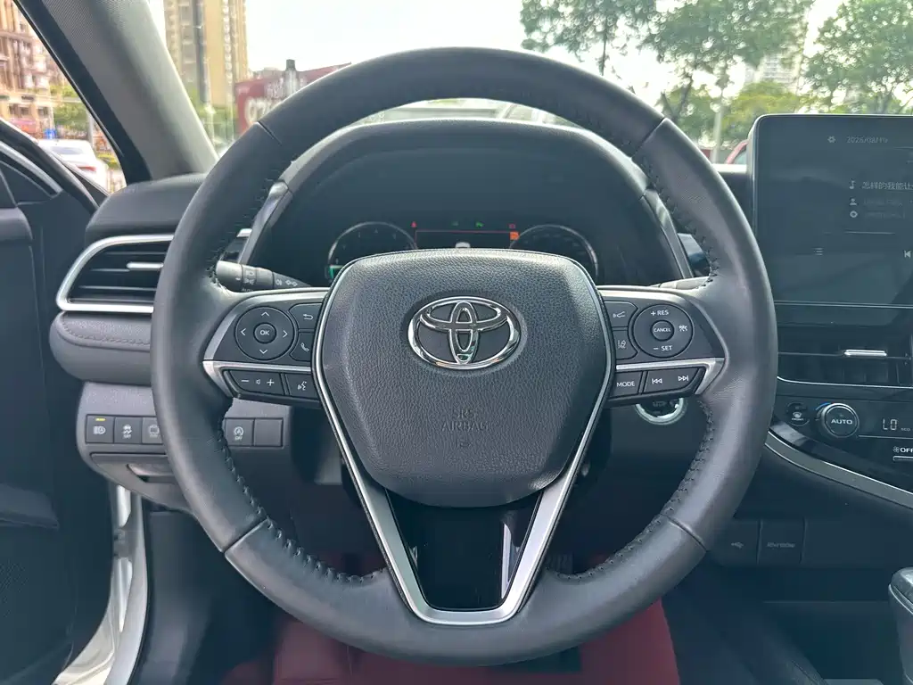 Toyota Camry 2023 — фото 19