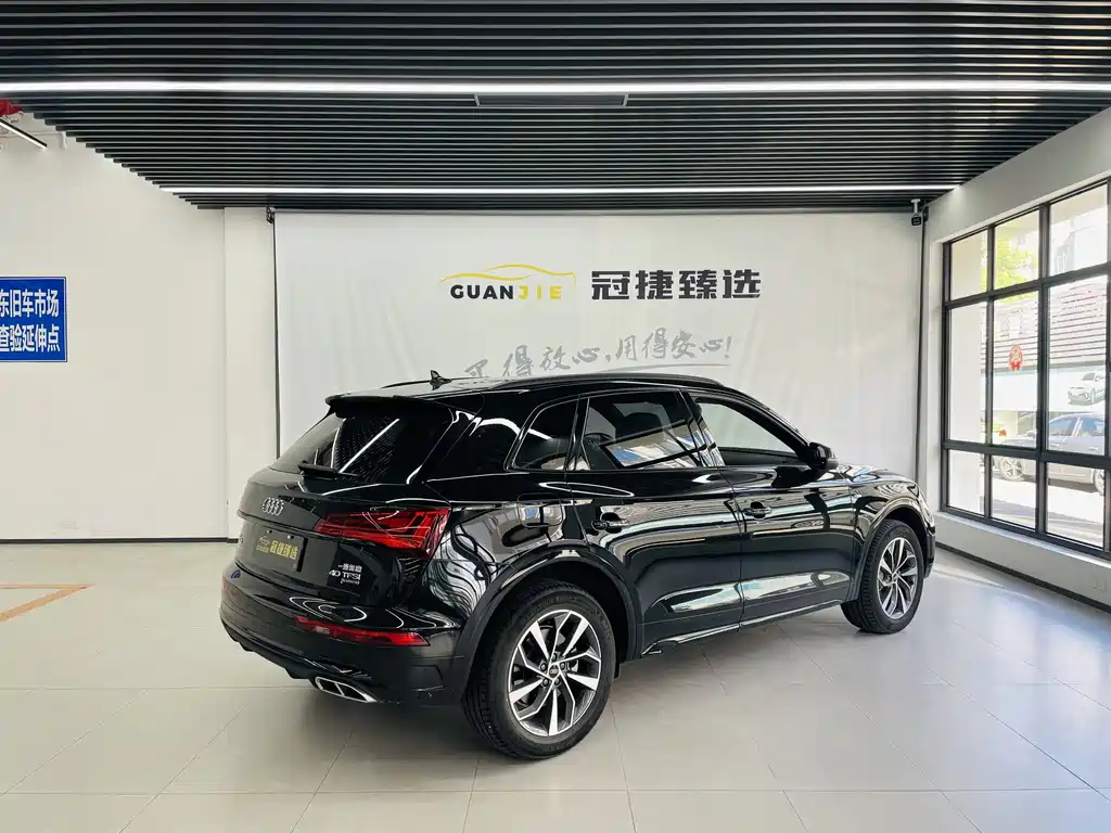 Audi Q5L 2023 — фото 16
