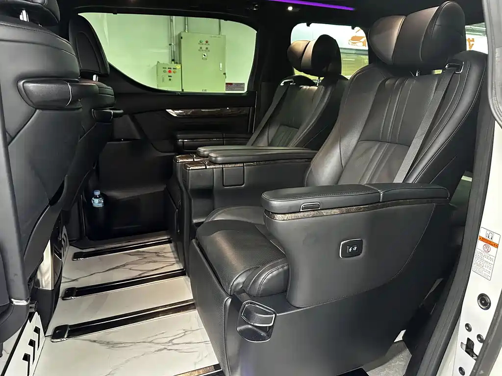 Toyota Alphard 2021 — фото 13