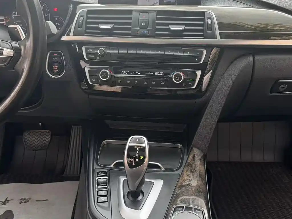 BMW 3 Series 2019 — фото 14