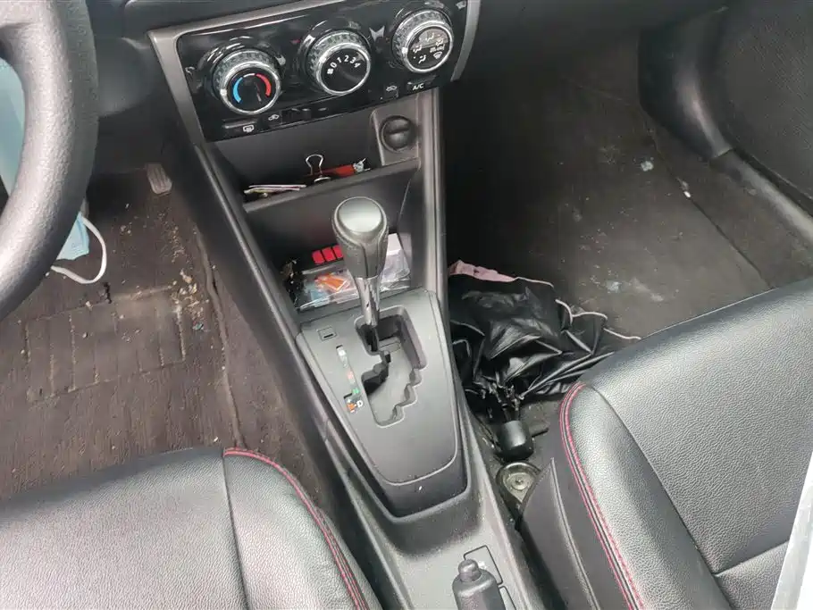 Toyota Yaris L 2018 — фото 16