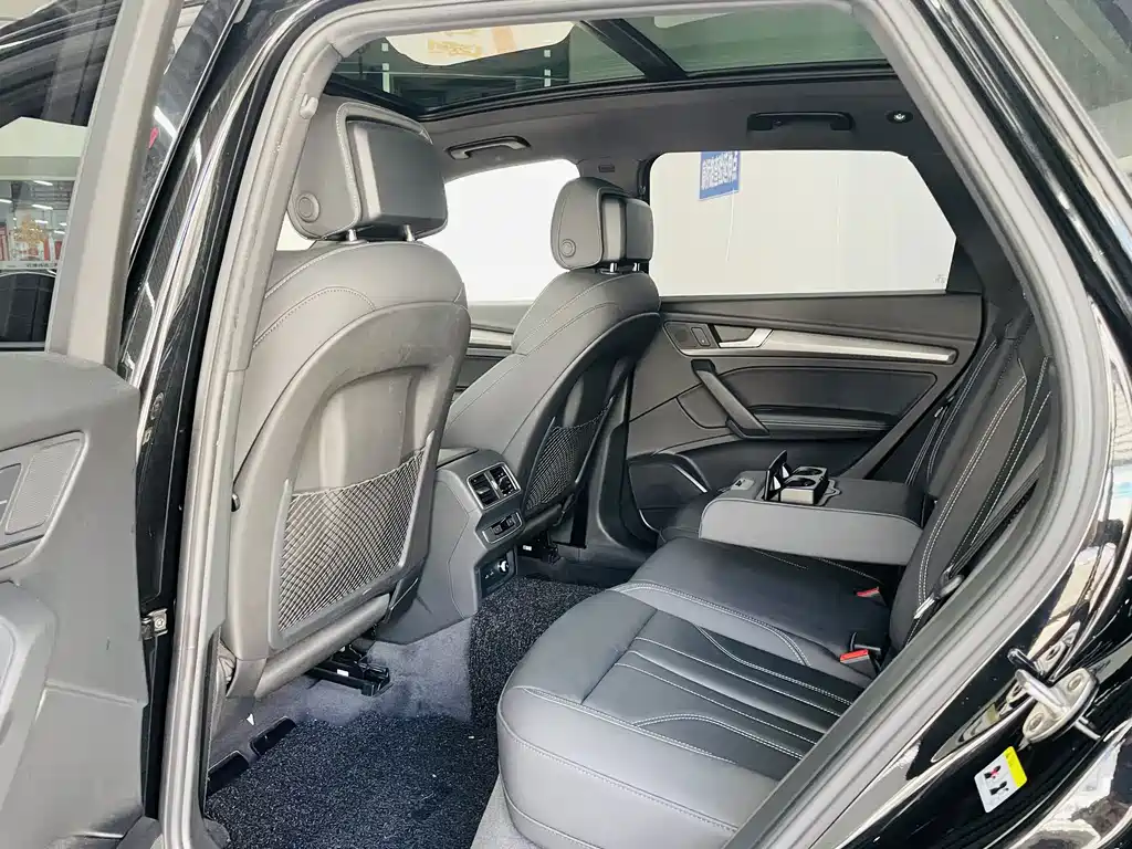 Audi Q5L 2023 — фото 10