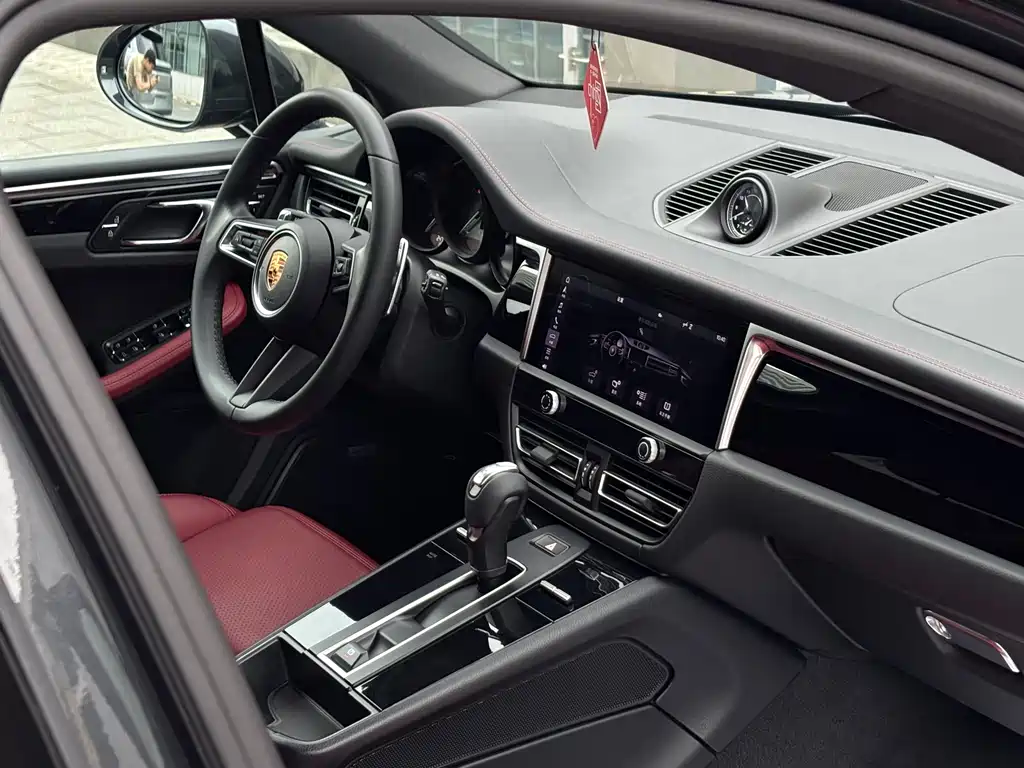 Porsche Macan 2022 — фото 17