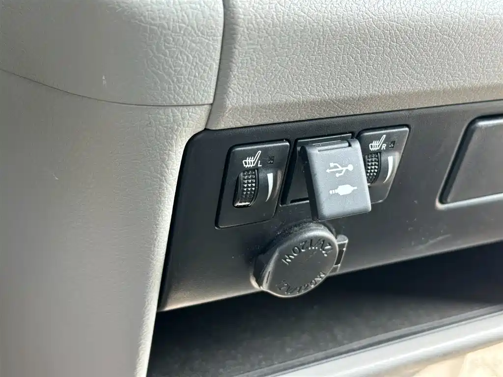 Toyota Sienna 2020 — фото 12