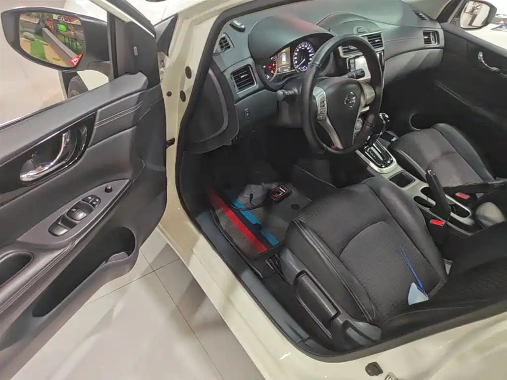 Nissan Tiida 2017 — фото 16