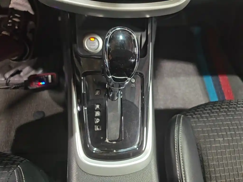 Nissan Tiida 2017 — фото 14