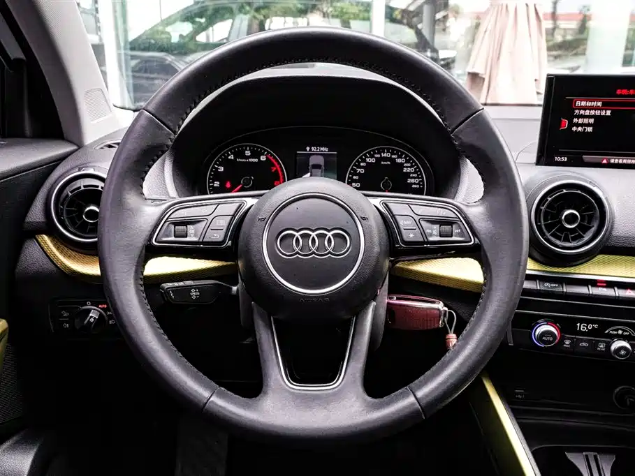 Audi Q2L 2019 — фото 10