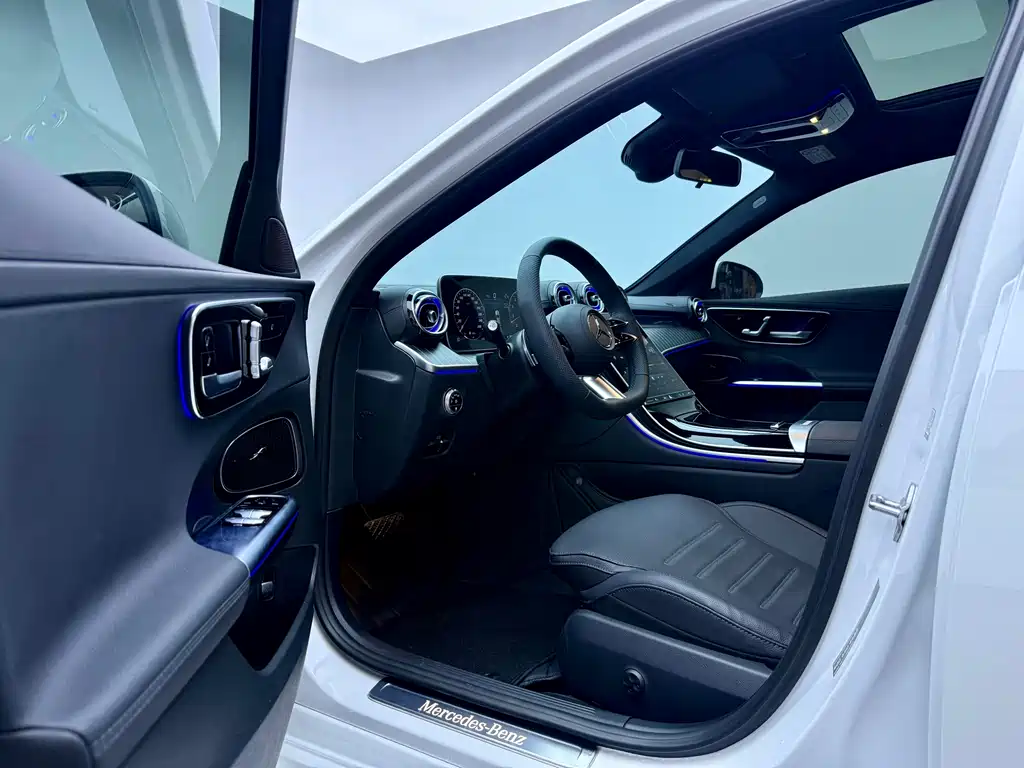 Mercedes-Benz C-Class 2023 — фото 5