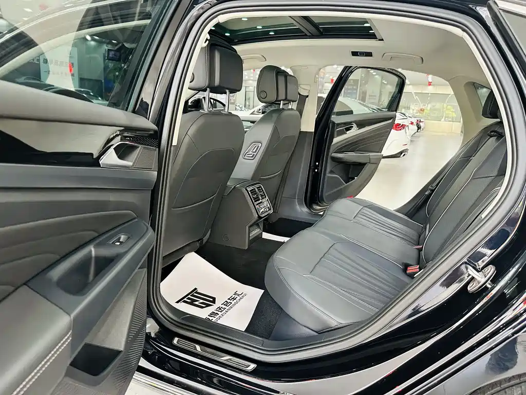 Volkswagen Passat 2024