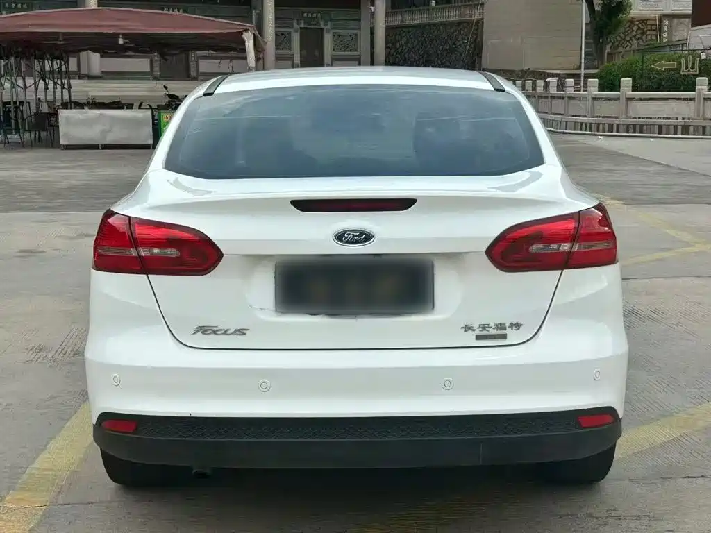 Ford Focus 2015 — фото 6