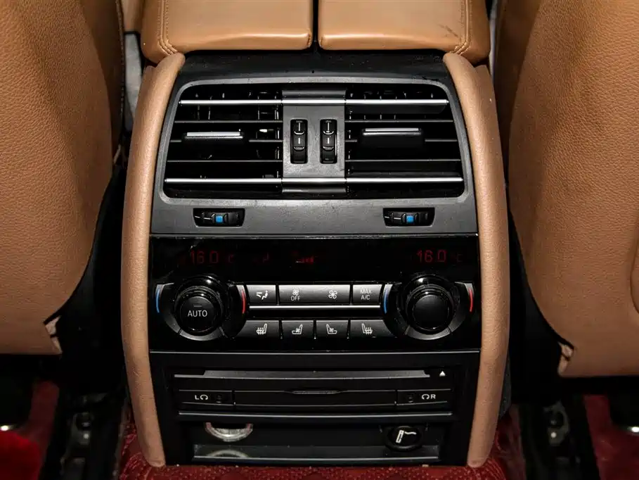 BMW 7 Series 2013 — фото 27