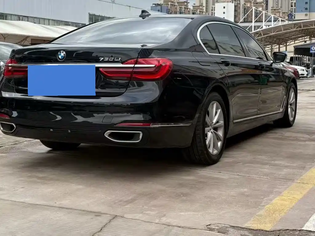 BMW 7 Series 2016 — фото 9