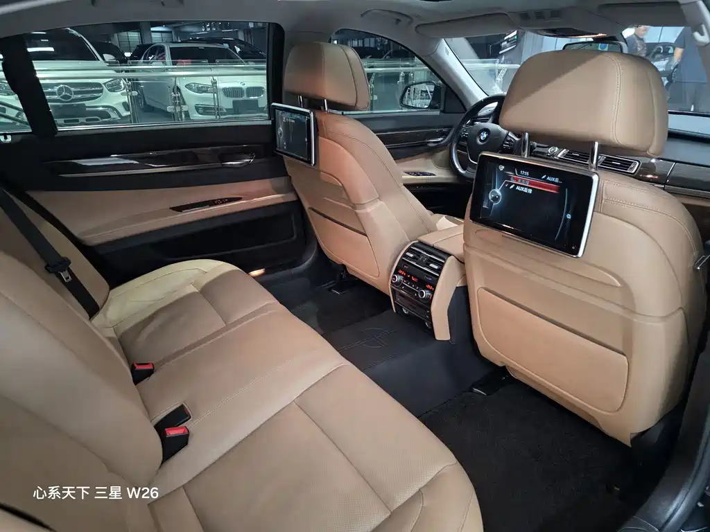 BMW 7 Series 2014 — фото 12