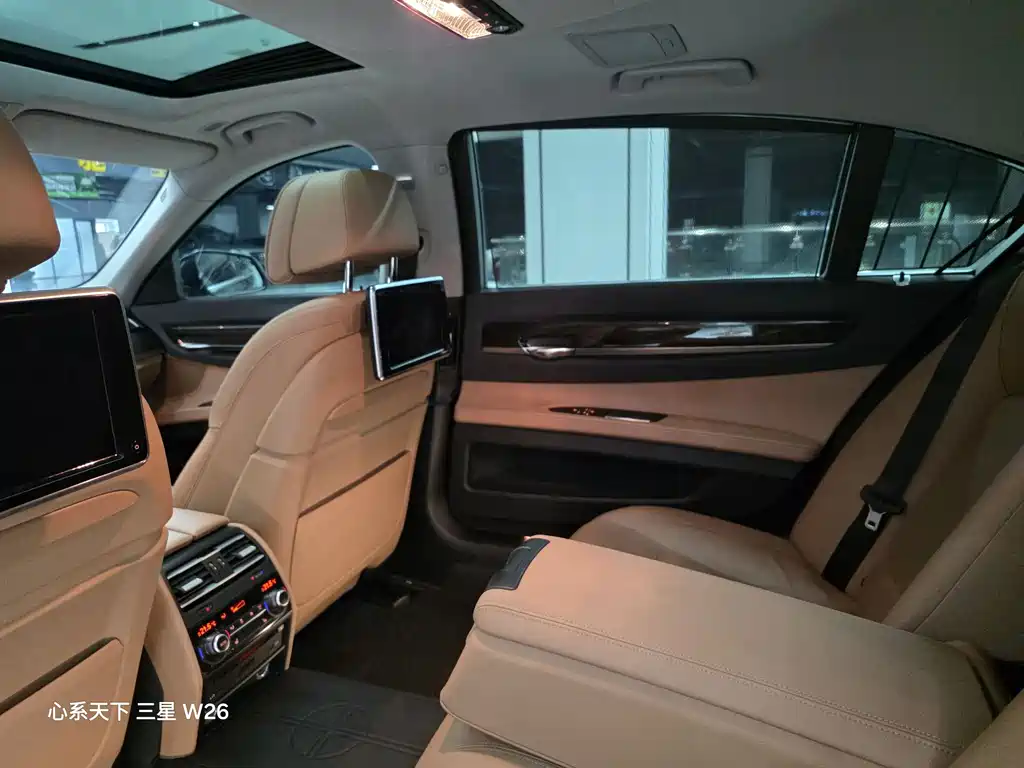 BMW 7 Series 2014 — фото 14