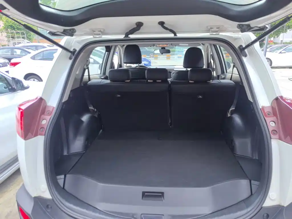 Toyota RAV4 2015 — фото 19