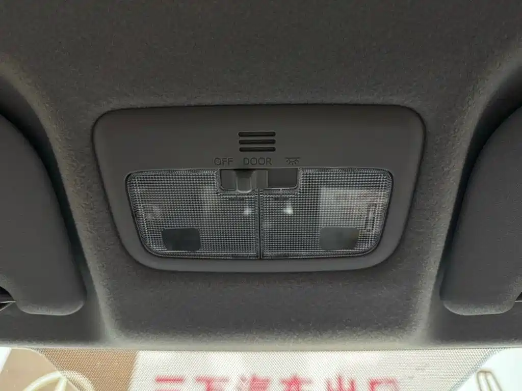 Toyota Yaris L 2022 — фото 13