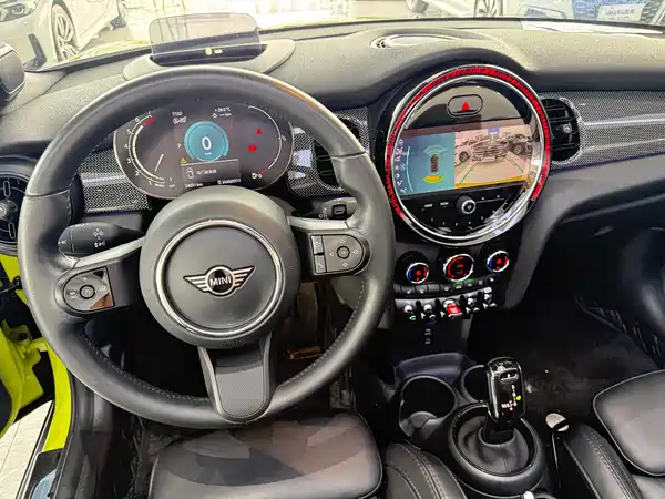 MINI MINI 2023
