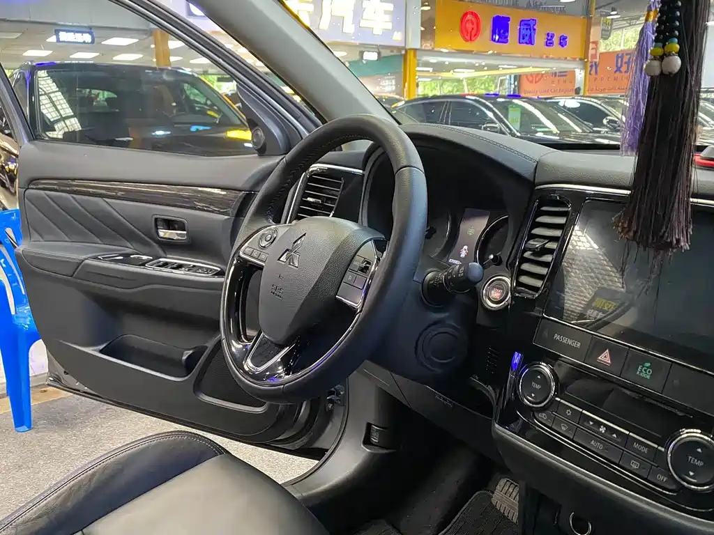 Mitsubishi Outlander 2020 — фото 16