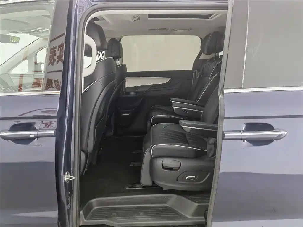Roewe iMAX8 2021 — фото 15