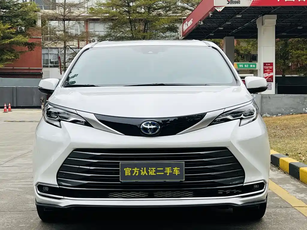 Toyota Sienna 2023 — фото 2