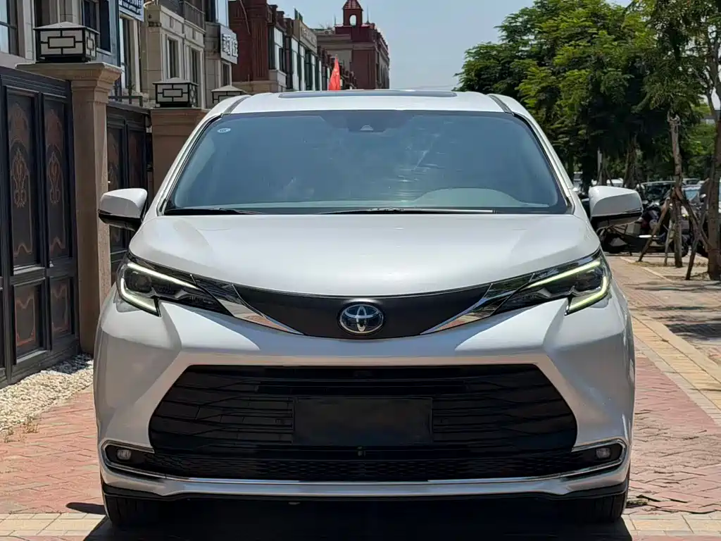 Toyota Sienna 2023