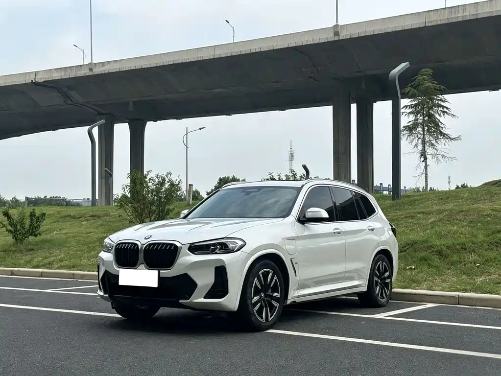 BMW iX3 2024
