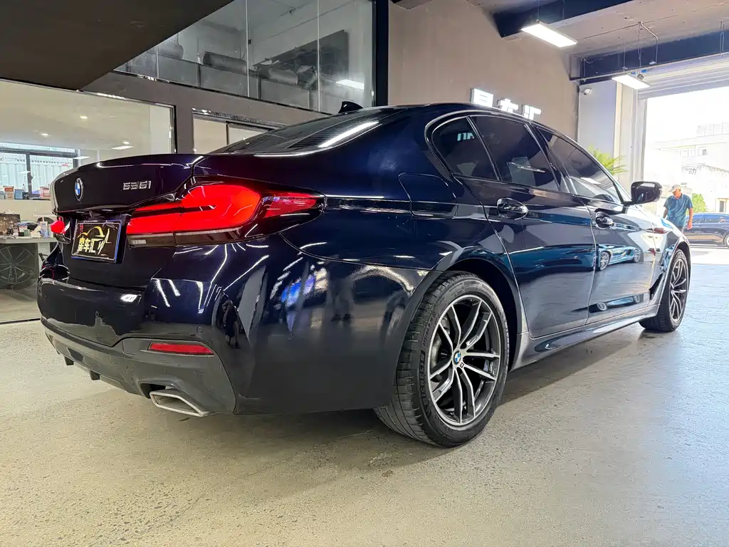 BMW 5 Series 2023 — фото 13