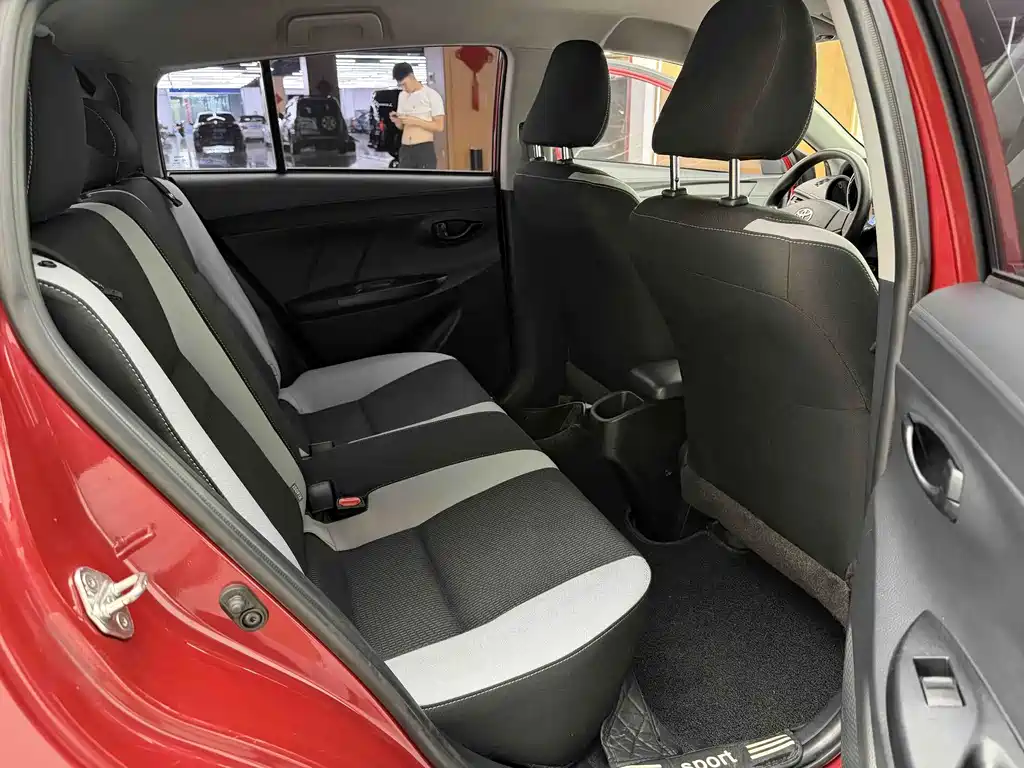 Toyota Yaris L 2020 — фото 10