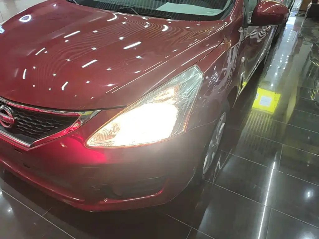 Nissan Tiida 2015 — фото 24
