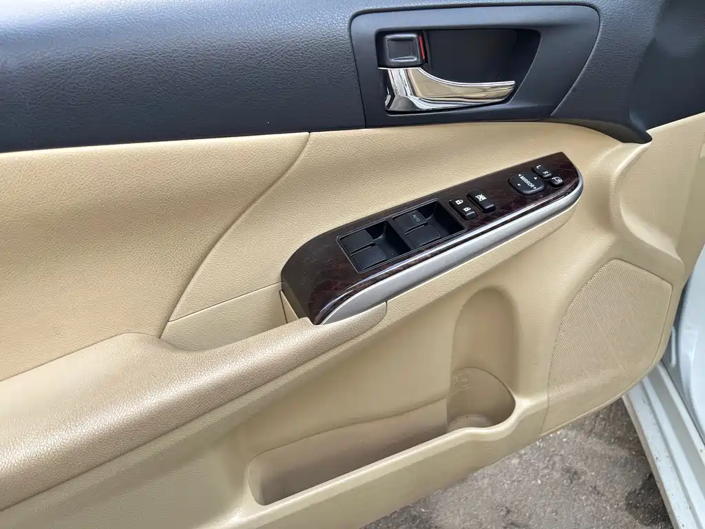 Toyota Camry 2017 — фото 13