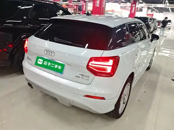 Audi Q2L 2019