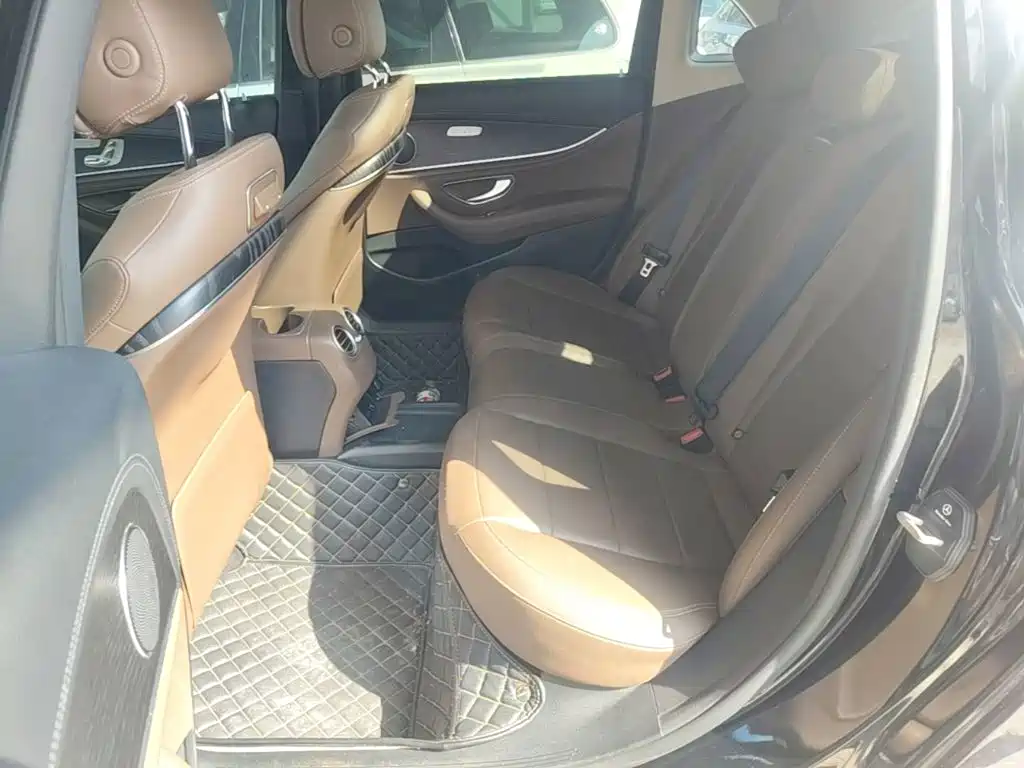Mercedes-Benz E-Class 2020 — фото 17