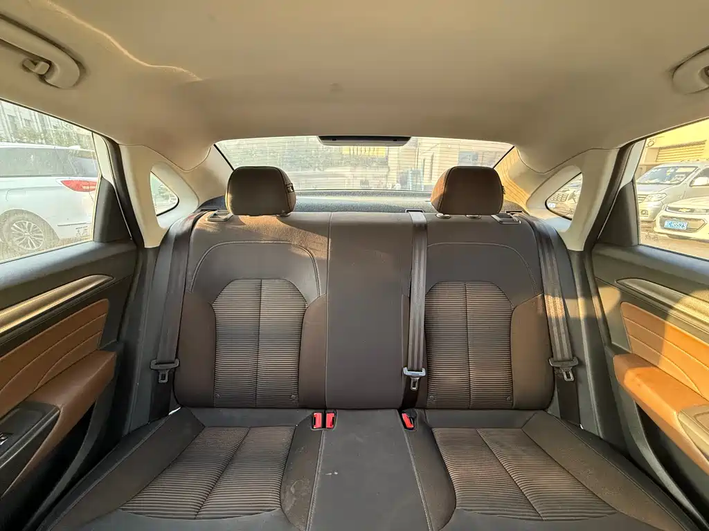 Roewe i6 Classic 2020 — фото 17