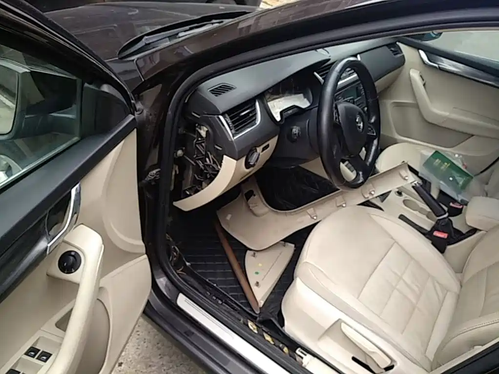 Skoda Octavia 2015 — фото 16