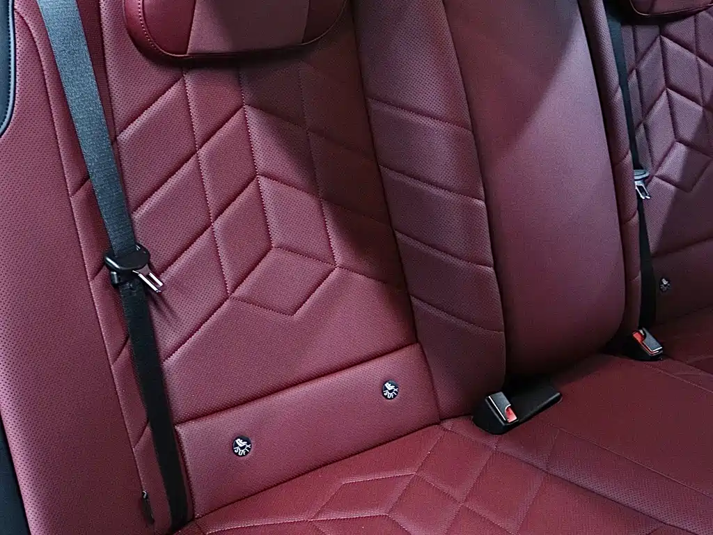 BMW 5 Series 2025 — фото 18