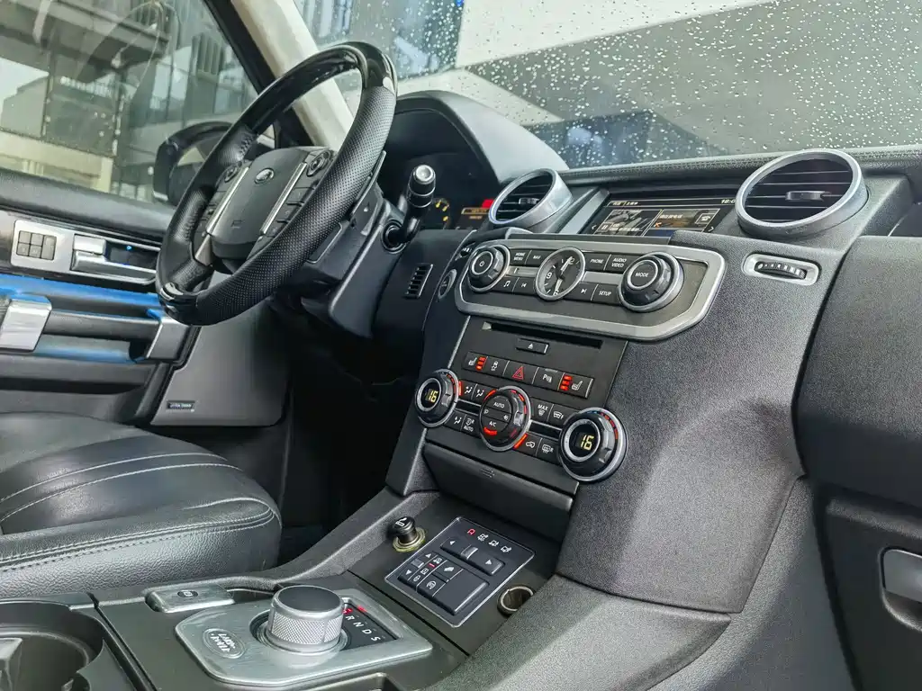 Land Rover Discovery 2015 — фото 14