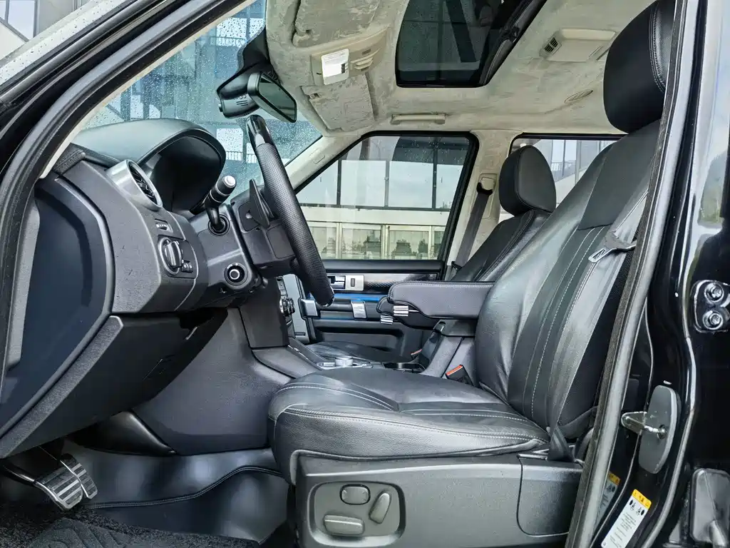 Land Rover Discovery 2015 — фото 10