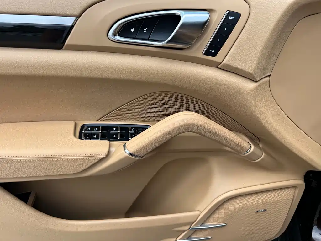 Porsche Cayenne 2016 — фото 12