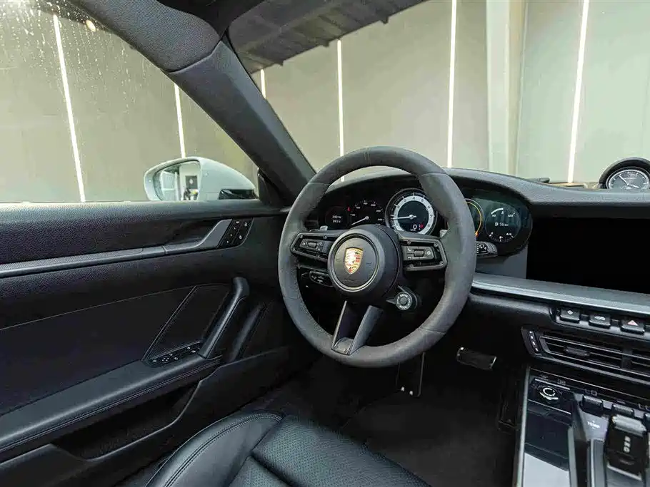 Porsche 911 2022 — фото 12