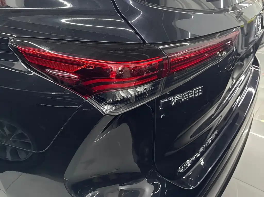 Toyota Highlander 2023 — фото 11