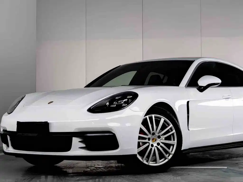 Porsche Panamera 2018 — фото 1