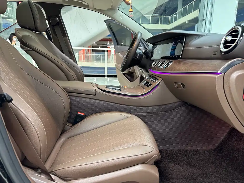 Mercedes-Benz E-Class 2023 — фото 13