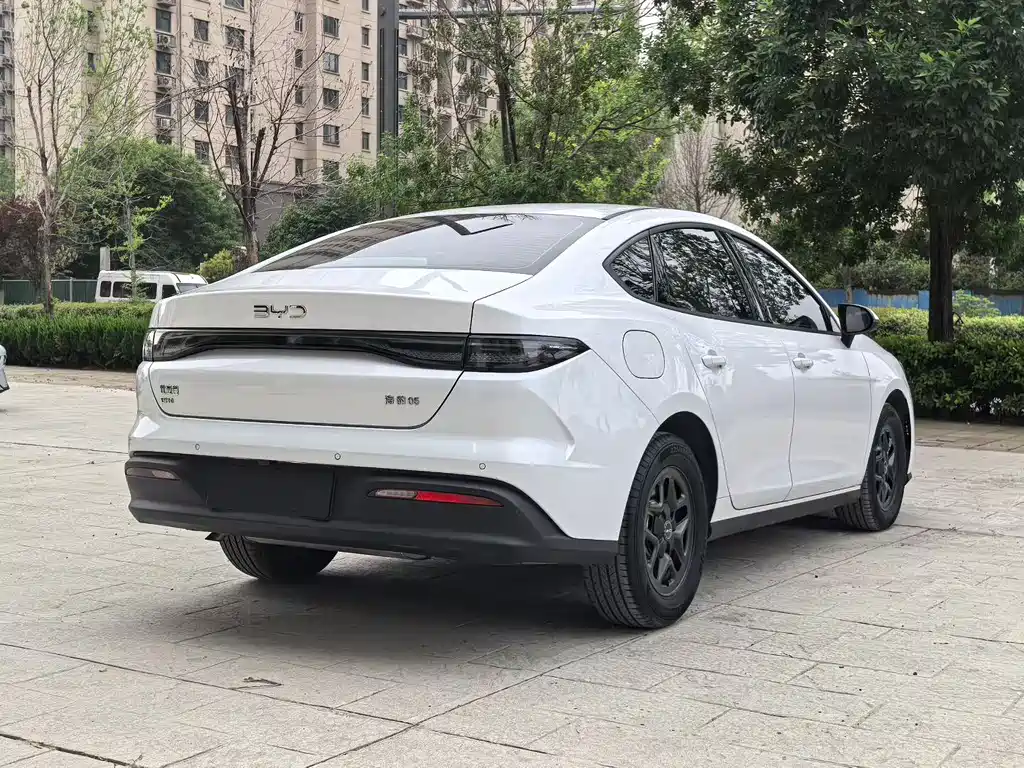BYD Seal 05 DM-i 2025 — фото 9