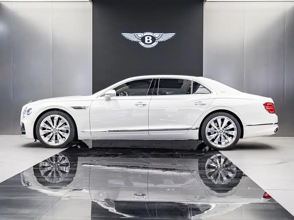 Bentley Flying Spur 2025 — фото 15